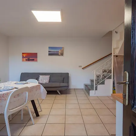 1 Bedroom Gorgeous In Nyaraló Baveno